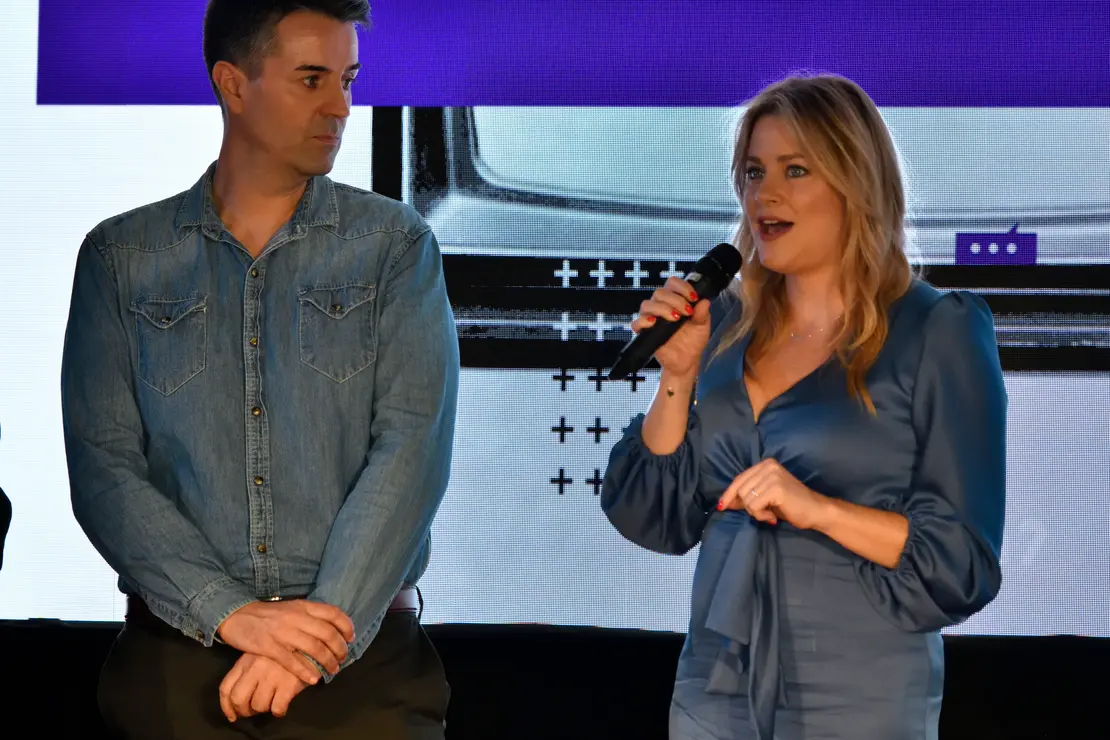 Mar&iacute;a Pina, presentadora de Qu&eacute;date Conmigo, junto David Jim&eacute;nez