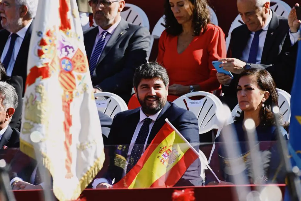 L&oacute;pez Miras en el desfile por el D&iacute;a de la Hispanidad