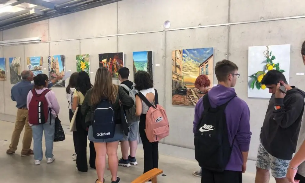 'Retrospectiva del Aprendizaje' de Crist&oacute;bal del Amor en la sala de exposiciones de la Biblioteca P&uacute;blica Municipal de Torre Pacheco.