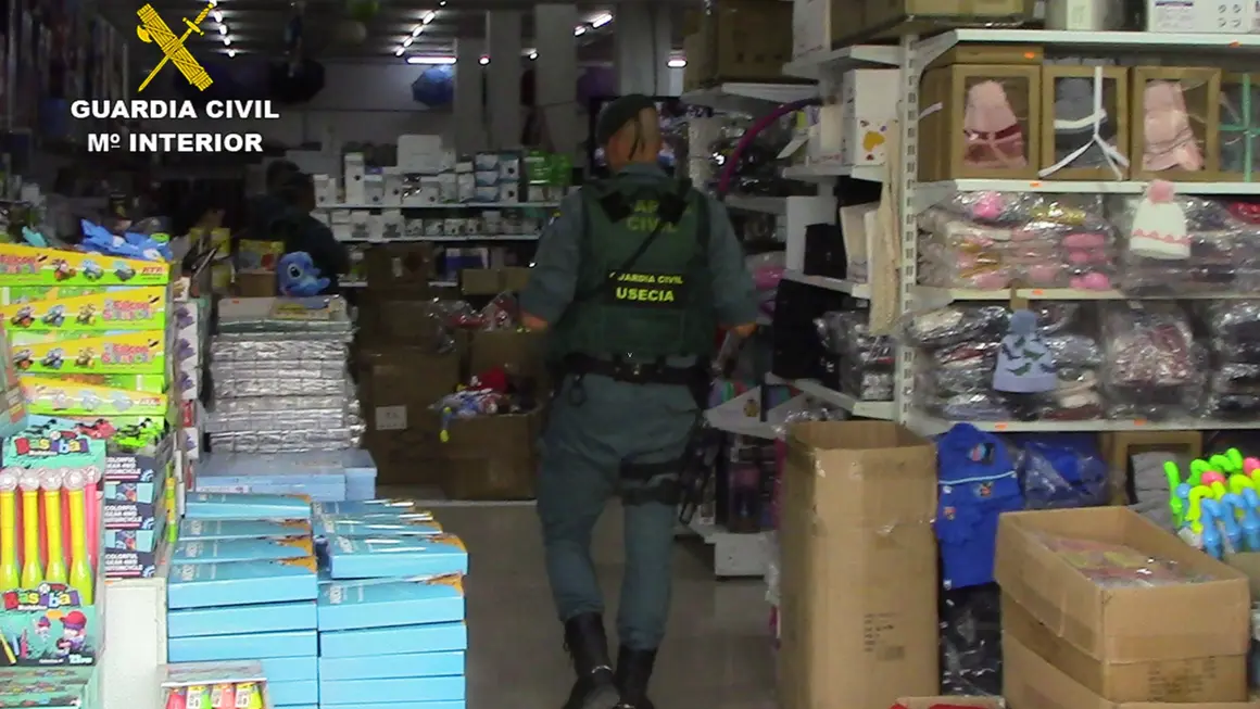 La Guardia Civil investiga a siete personas por vender productos falsificados en Murcia y el Alto Guadalent&iacute;n