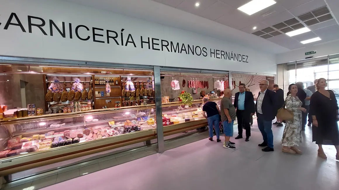 Abierta de nuevo la plaza de abastos de Campoamor tras su remodelaci&oacute;n