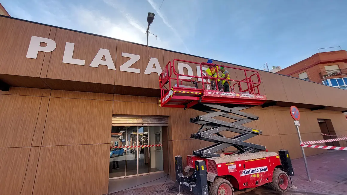 Abierta de nuevo la plaza de abastos de Campoamor tras su remodelaci&oacute;n