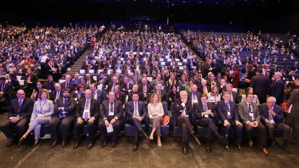 M&aacute;s de 1.500 autoridades han acudido presencialmente al evento