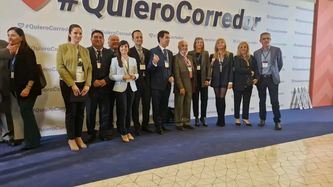 Nutrida representaci&oacute;n de empresarios y directivos de empresa de la Regi&oacute;n
