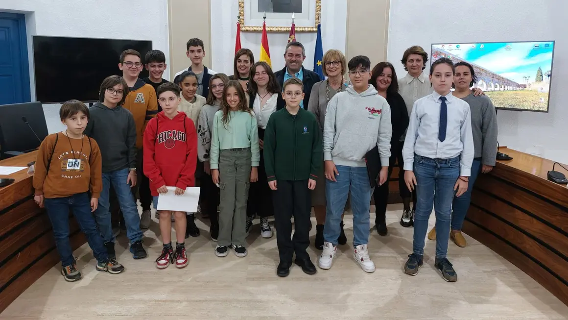 El &Oacute;rgano de Participaci&oacute;n de la Infancia y Adolescencia (OPIA) de Alcantarilla celebr&oacute; hoy su Pleno, en el que losparticipantes de la Comisi&oacute;n Permanente han debatido las propuestas que han ido preparando en los seis &uacute;ltimos meses.