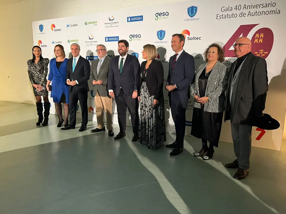 La sociedad civil, empresarial y pol&iacute;tica celebran el 40 aniversario del Estatuto con La 7