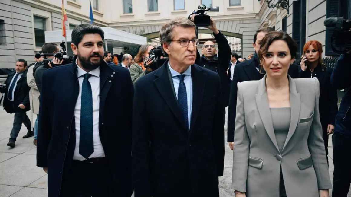 De izq. a der. L&oacute;pez Miras, Feij&oacute;o e Isabel D&iacute;az Ayuso