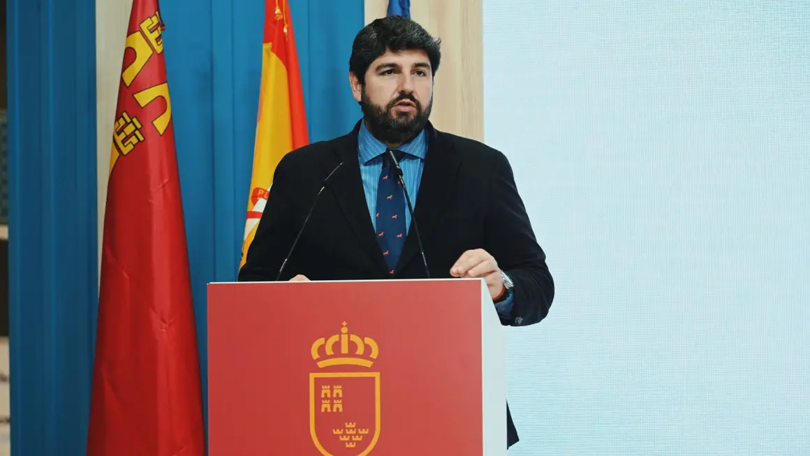 L&oacute;pez Miras, durante su intervenci&oacute;n en el acto por el D&iacute;a de la Regi&oacute;n de Murcia en Fitur