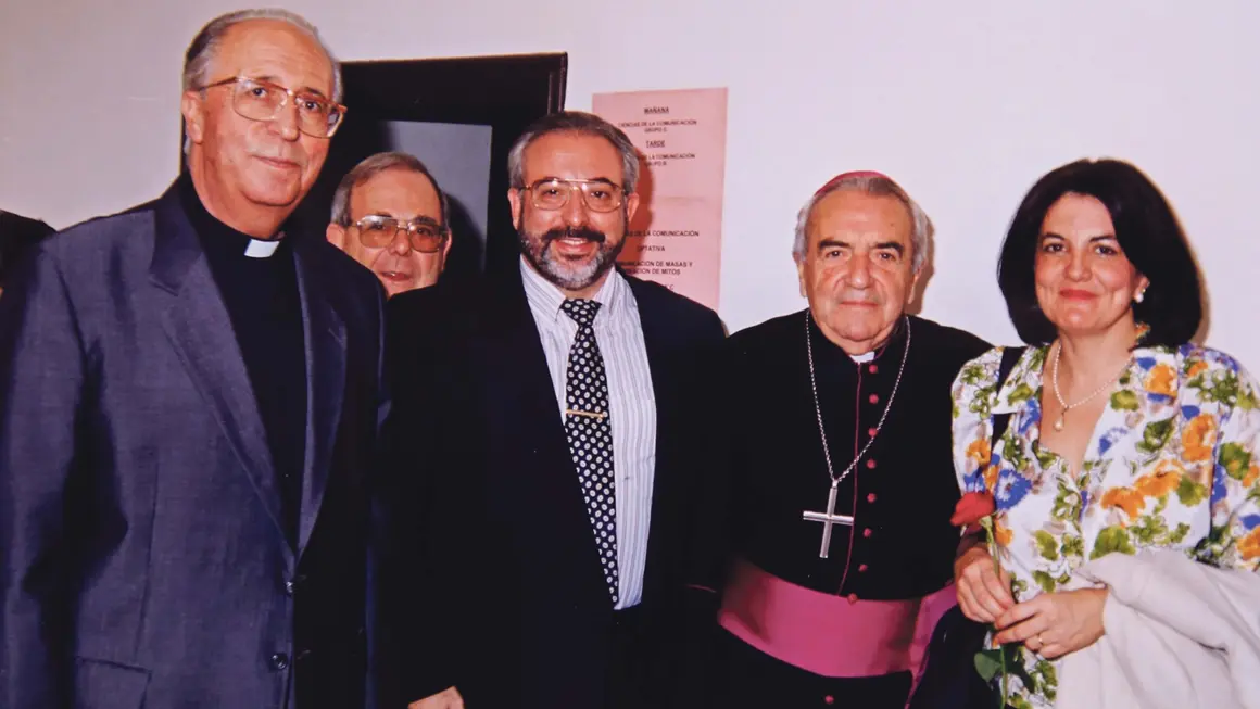 Multitudinaria capilla ardiente aa Jos&eacute; Luis Mendoza