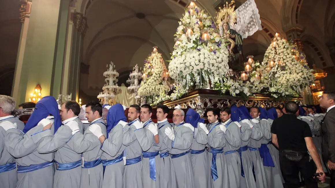 Multitudinaria capilla ardiente aa Jos&eacute; Luis Mendoza