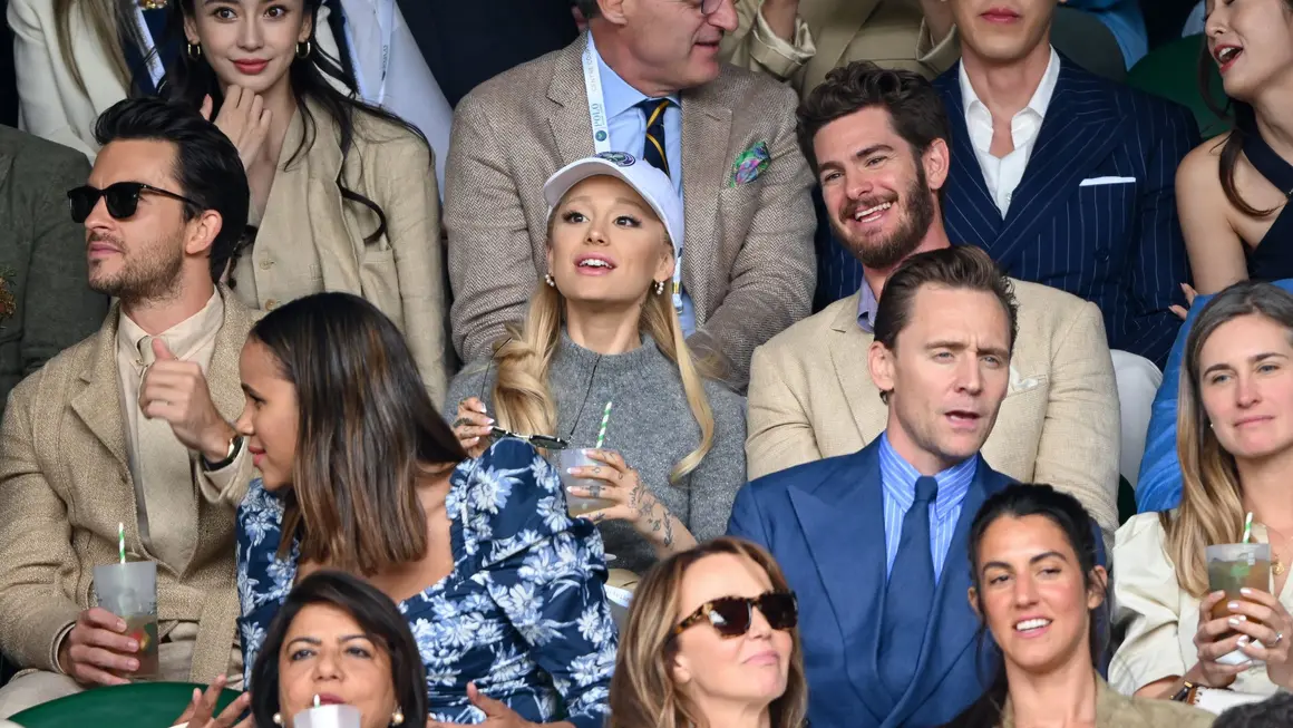 230716Ariana Grande, Andrew Garfield y Tom Hiddleston