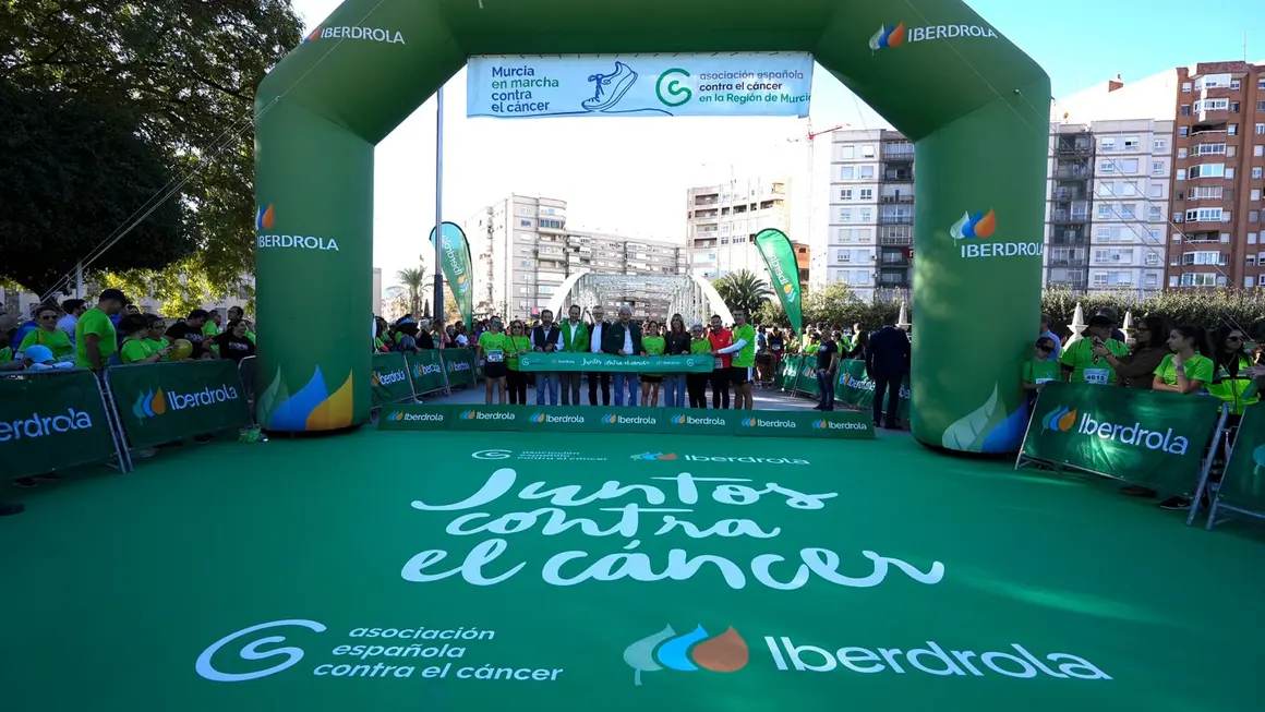 Esta marcha, que ha contado con m&aacute;s de 4.000 participantes, tiene como objetivo en esta edici&oacute;n recaudar fondos para la investigaci&oacute;n en c&aacute;ncer que lleva a cabo Anna Visa, quien estudia el efecto antitumoral de nuestro sistema inmunol&oacute;gico gracias a una ayuda postdoctoral de la Asociaci&oacute;n por valor de 160.000&euro; durante cuatro a&ntilde;os.