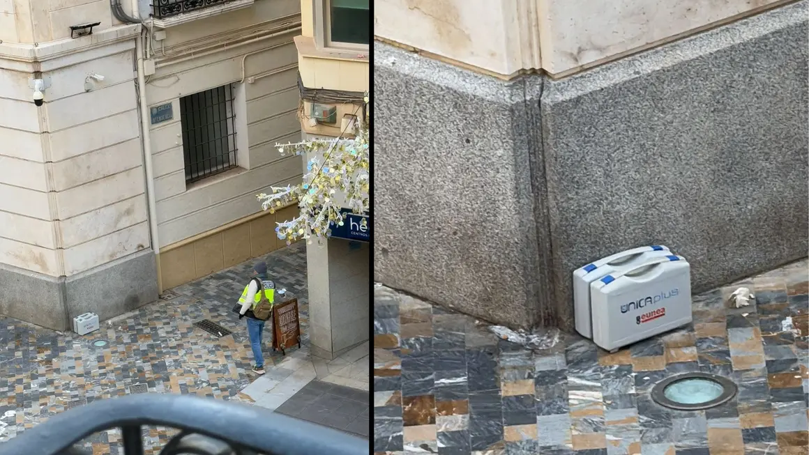 La Polic&iacute;a Nacional acordona la entrada de Capitan&iacute;a General en Cartagena al encontrarse dos maletines en una de sus fachadas
