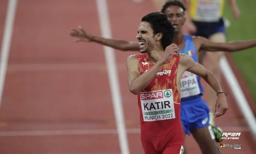 Mohamed Katir, tras cruzar segundo la meta en los Europeos de M&uacute;nich, en una foto de archivo
