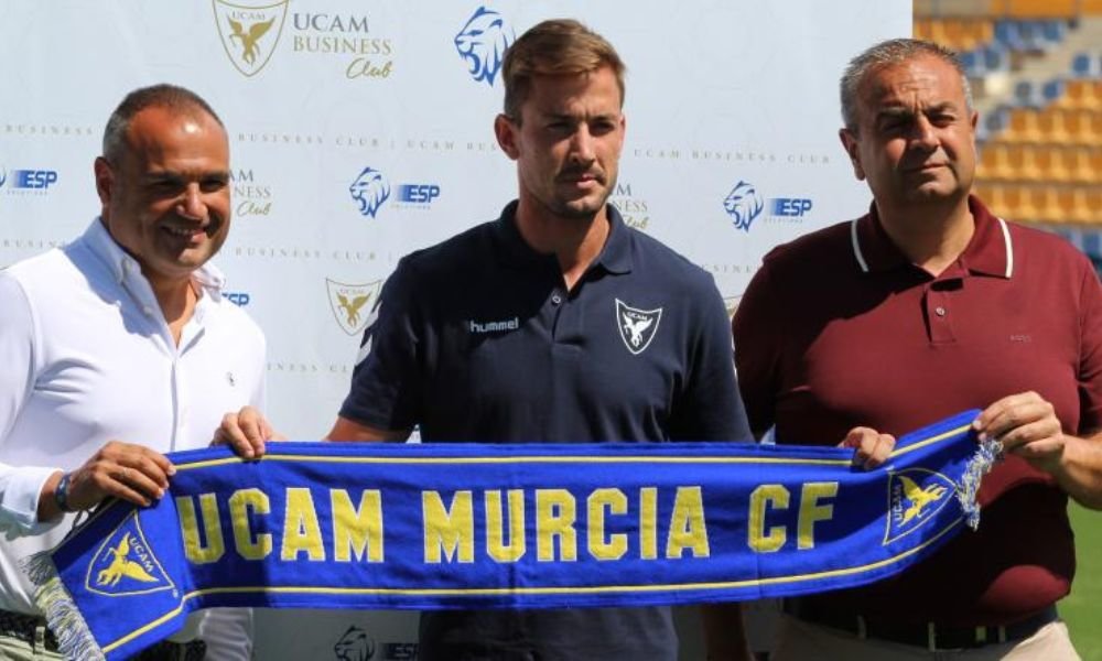 Rafa Chumbi, presentado como nuevo jugador del UCAM Murcia CF (Foto: UCAM)