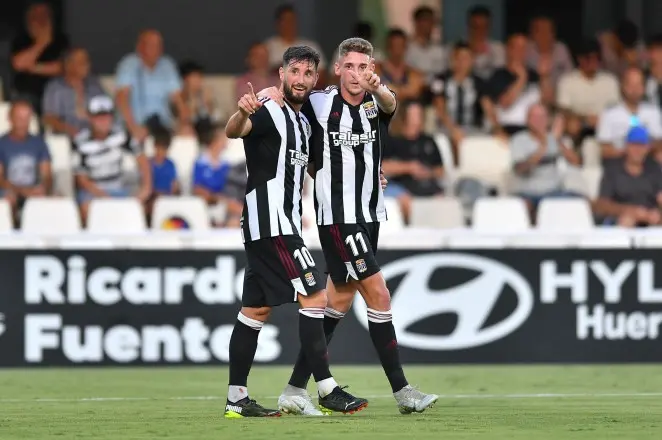 Borja Valle y &Oacute;scar Arribas en el Estadio Cartagonova durante el partido de la jornada 5 de LaLiga Smart Bank 2022/2023 entre FC Cartagena y el Albacete Balompi&eacute; | FOTO: FC CARTAGENA