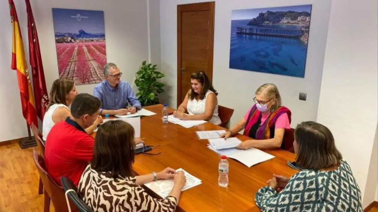 Pedre&ntilde;o se re&uacute;ne con la nueva directiva de Feafes (Foto: CARM)