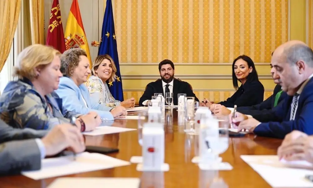 L&oacute;pez Miras preside una reuni&oacute;n para analizar los avances en este proyecto (Foto: CARM)