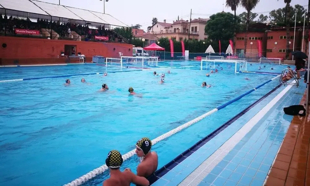 Pr&aacute;ctica de Waterpolo en el Murcia Parque