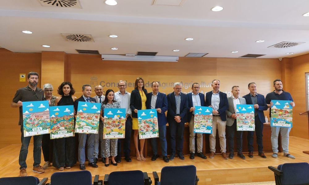 Los nueve alcaldes y concejales de los municipios premiados por Ecovidrio