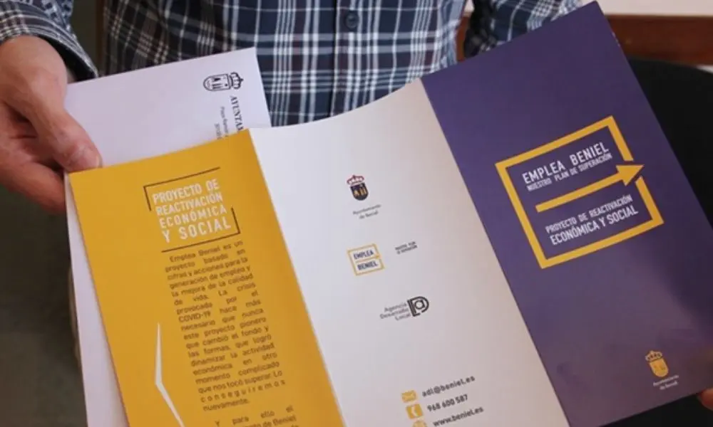 Folletos promocionales de EmpleaBeniel