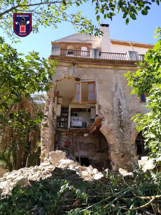 Estado del eremitorio Nuestra Se&ntilde;ora de la Luz tras sufrir el derrumbe de parte de su infraestructura | FOTO: BOMBEROS MURCIA