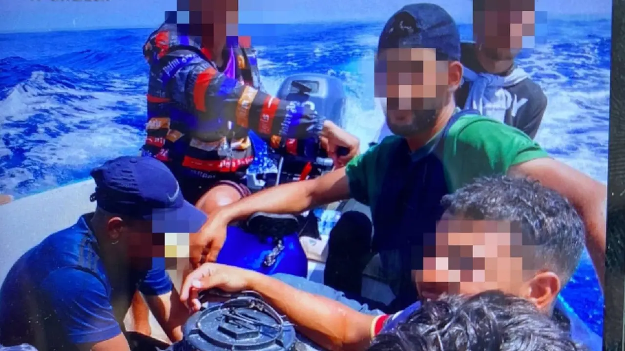 Rescatados en patera por la Polic&iacute;a Nacional