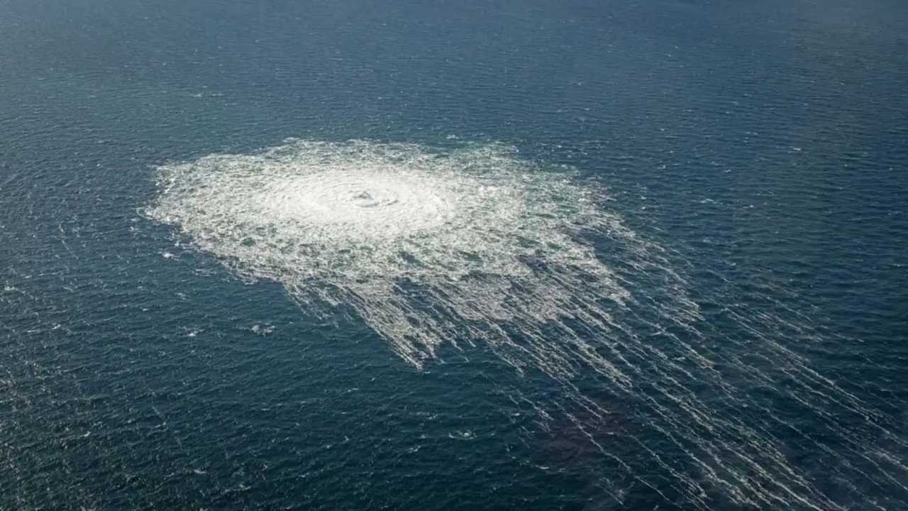 Fuga de gas de los gasoductos Nord Stream 1 y 2. im&aacute;genes de las fuerzas armadas danesas.