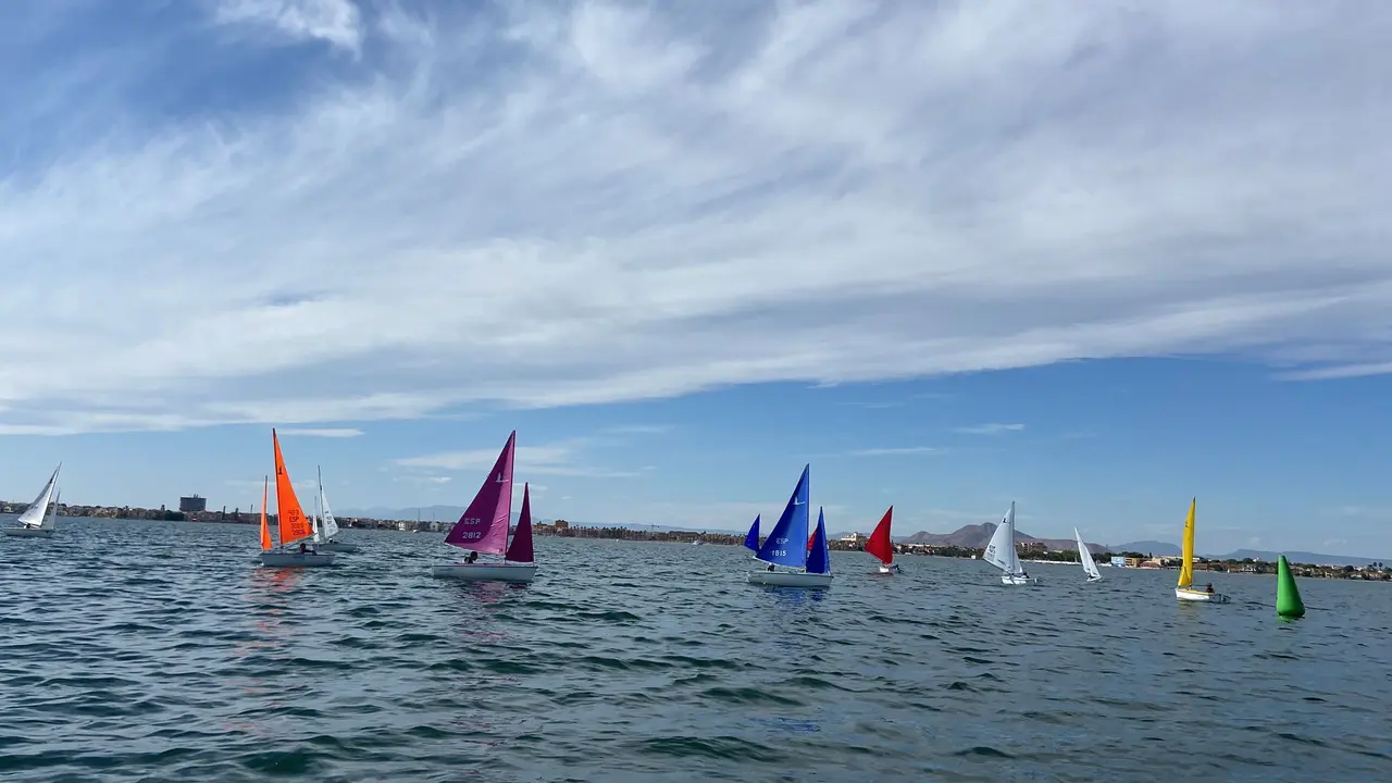 Competici&oacute;n de vela adaptada