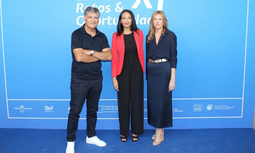 De izq. a der., Toni Nadal, la consejera Valle Migu&eacute;lez, y Marisa L&oacute;pez Arag&oacute;n, directora del SEF (Foto: CARM)