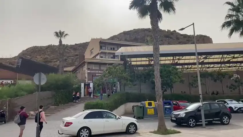 Instituto de &Aacute;guilas en el que se ha producido un apu&ntilde;alamiento de un menor a otro.