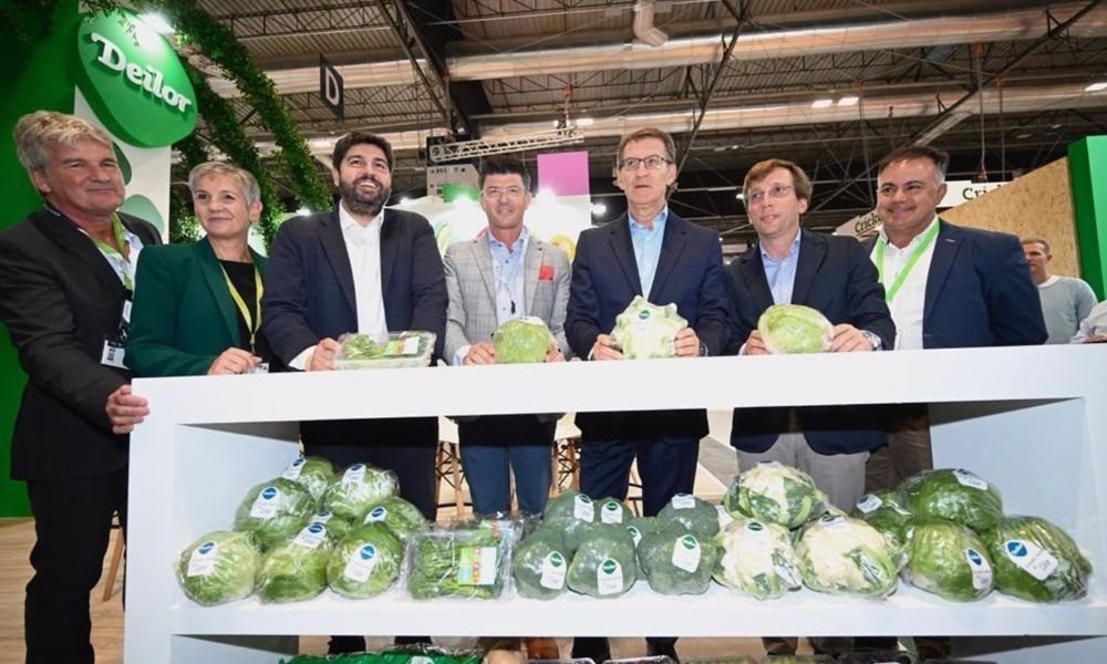 Los presidentes del PP y el PPRM visitan el pabellón de la Región de Murcia en Fruit Atraction (Foto: PPRM)