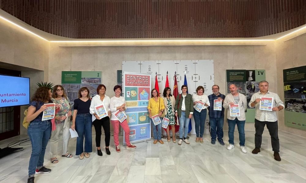 Presentación de la programación de los centros culturales en el ayuntamiento de Murcia