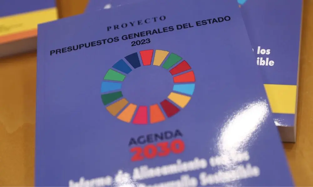Informe impreso que incluye el Proyecto de Ley de los Presupuestos Generales del Estado aprobados por el Gobierno para 2023, en el Congreso de los Diputados, a 6 de octubre de 2022, en Madrid (Espa&ntilde;a). Previo a la rueda de prensa, la ministra de Hacienda (Foto: Eduardo Parra - Europa Press)