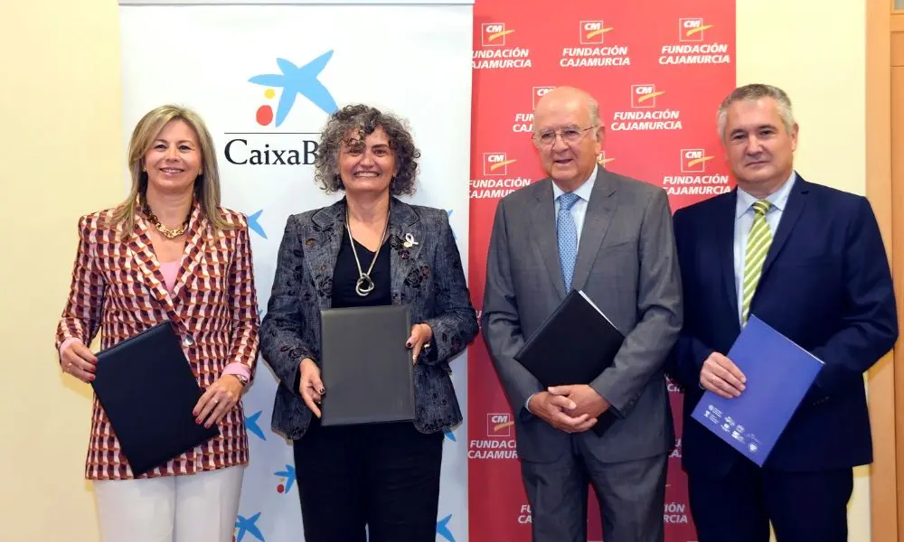 De izq. a der., Olga Garc&iacute;a (Caixabank), Beatriz Miguel (rectora de la UPCT), Carlos Egea (Fundaci&oacute;n Cajamurcia) el vicerrector de Econom&iacute;a, Empresa y Emprendimiento de la UPCT, Juan Francisco S&aacute;nchez Garc&iacute;a.