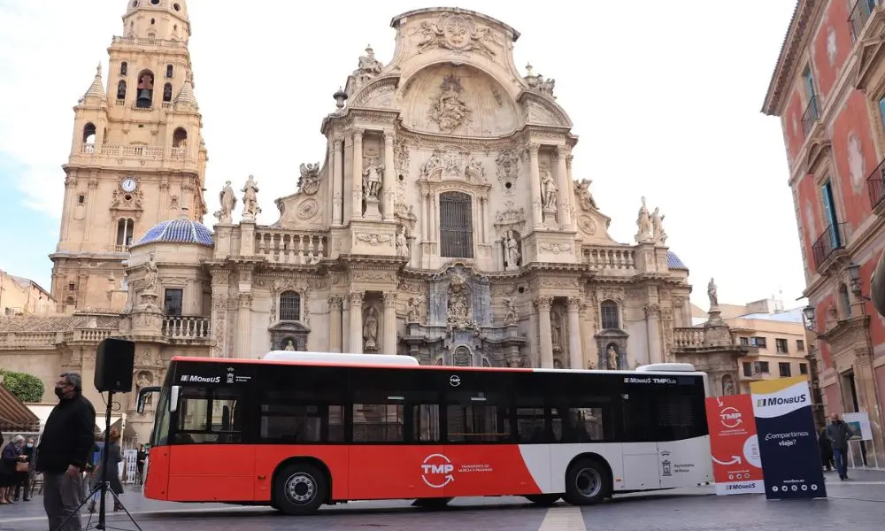 Autob&uacute;s urbano en Murcia