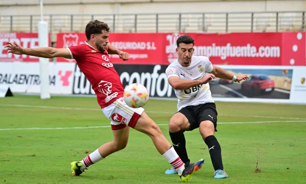 Imagen del partido entre el Real Murcia y el Real Uni&oacute;n de Ir&uacute;n