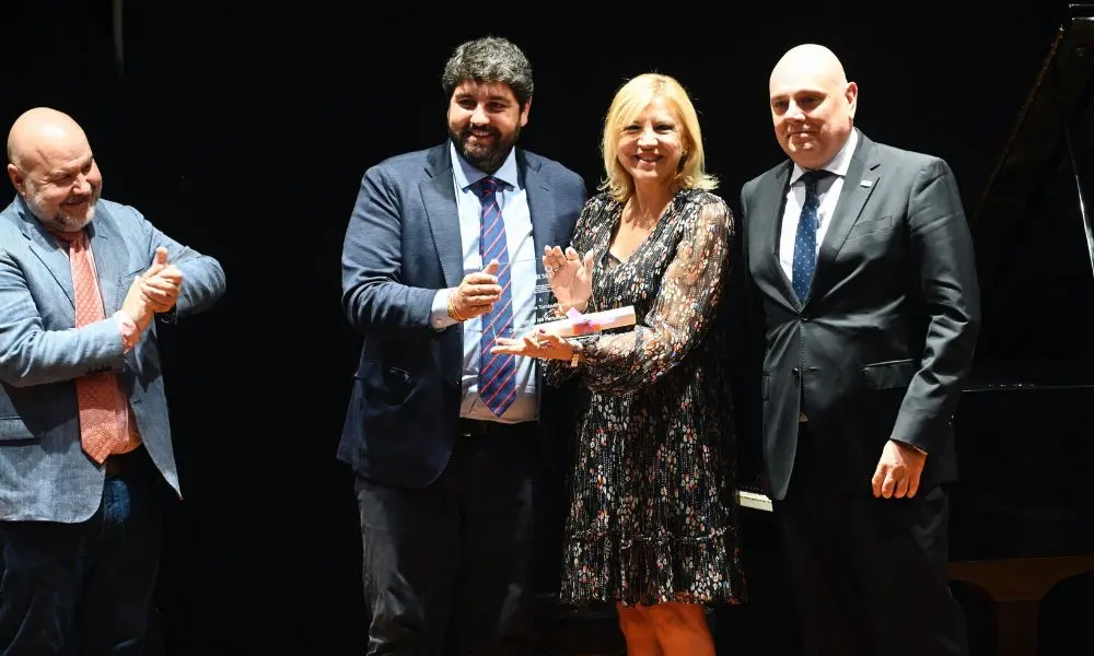 De izquierda a derecha, el presidente del Comit&eacute; Espa&ntilde;ol de Representantes de Personas con Discapacidad (CERMI), Luis Cayo; el presidente de la Comunidad, Fernando L&oacute;pez Miras; la senadora Violante Tom&aacute;s, y el presidente del Cermi Regi&oacute;n de Murcia, Pedro Mart&iacute;nez.