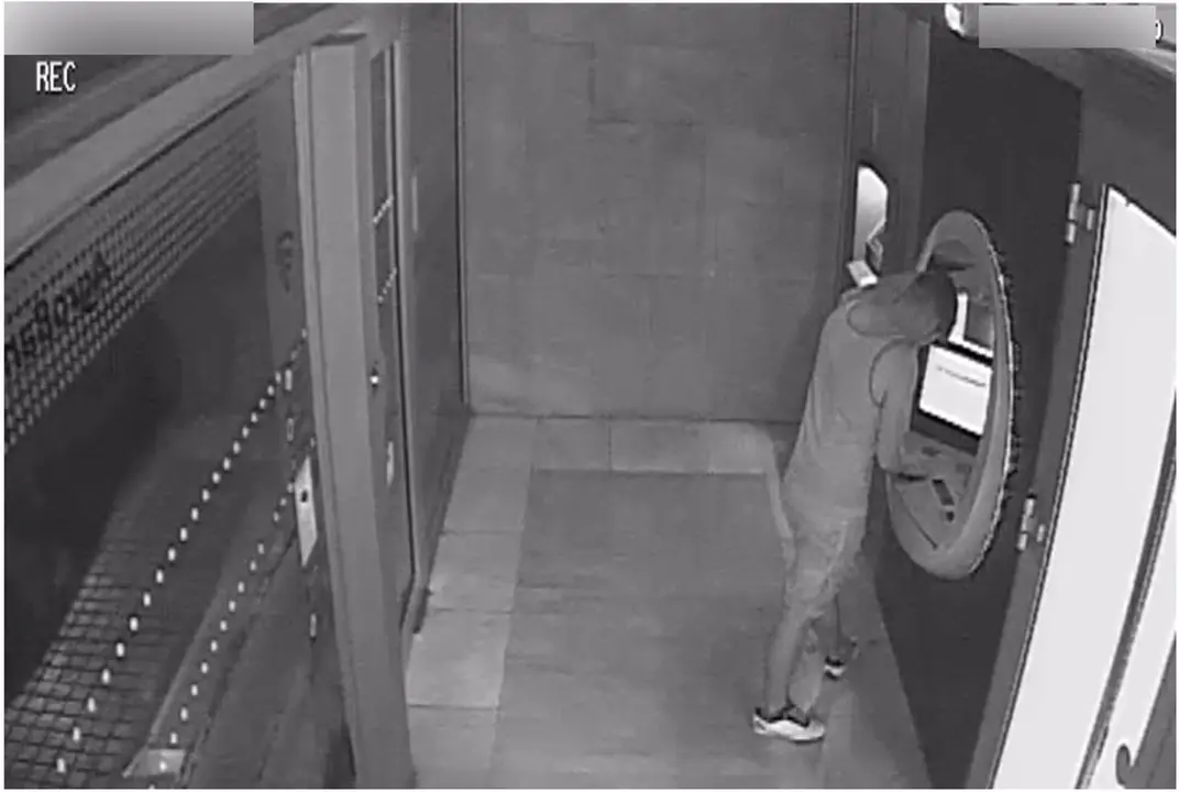 Imagen de la persona detenida en Albacete por un presunto delito de estafa con tarjeta bancaria. | FOTO: GUARDIA CIVIL