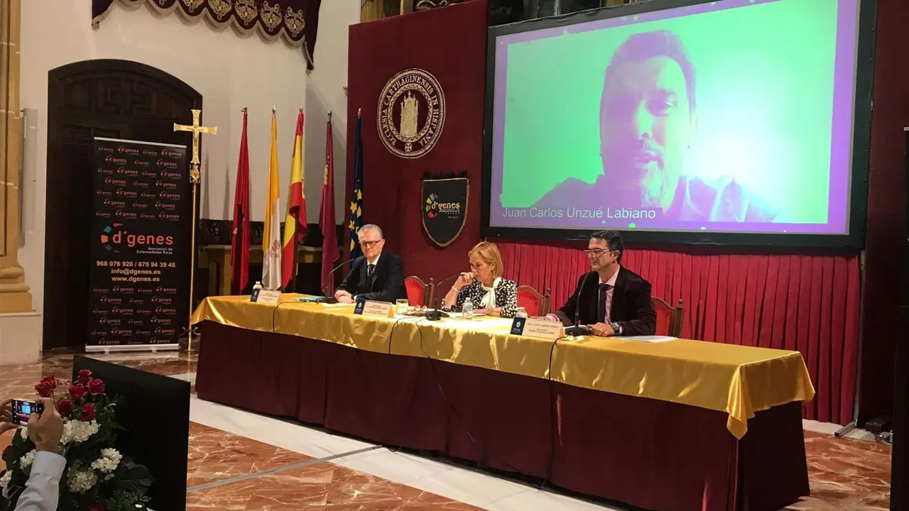 Juan Carlos Unz&uacute;e, exfutbolista, entrenador y paciente de ELA, en la inauguraci&oacute;n del XV Congreso Internacional de Enfermedades Raras D'Genes-UCAM (Foto: CARM)
