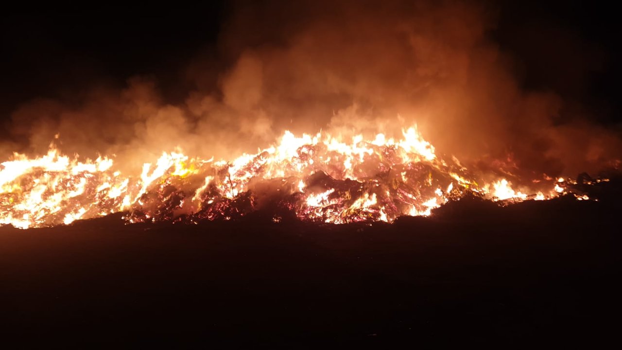 Imagen del incendio que ha tenido lugar en el Ecoparque de Fortuna. | VÍDEO: 112 REGIÓN DE MURCIA