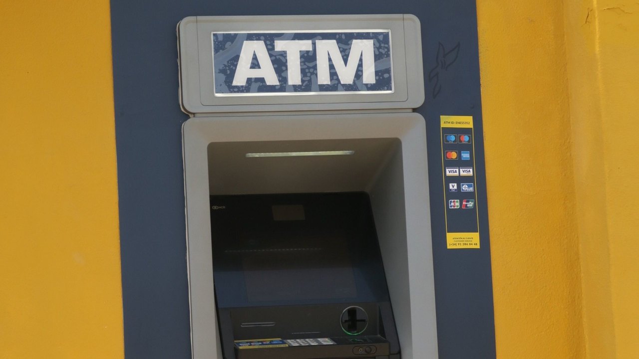 Correos instala un cajero automático en Yéchar
