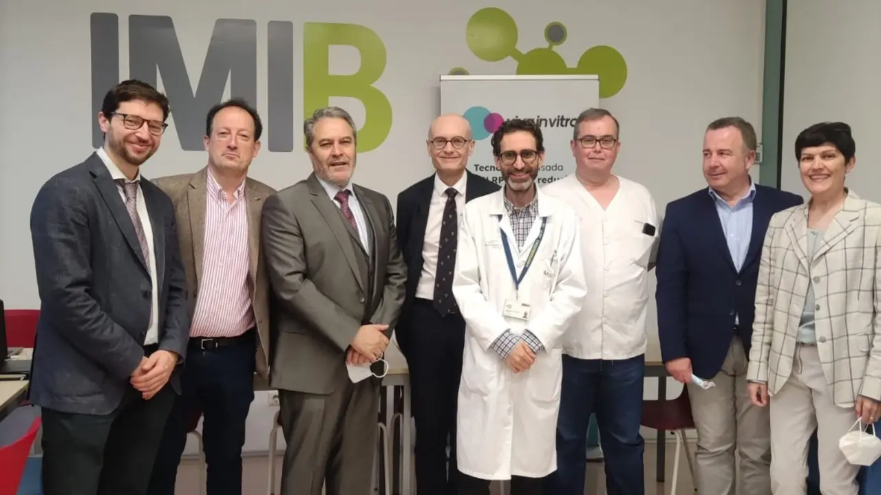 Parte del equipo de Viva in vitro junto a inversores de Wannaseed