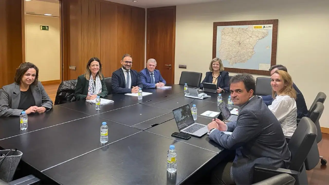 Reuni&oacute;n del ayuntamiento de Lorca con Adif (foto: Ayto. Lorca)