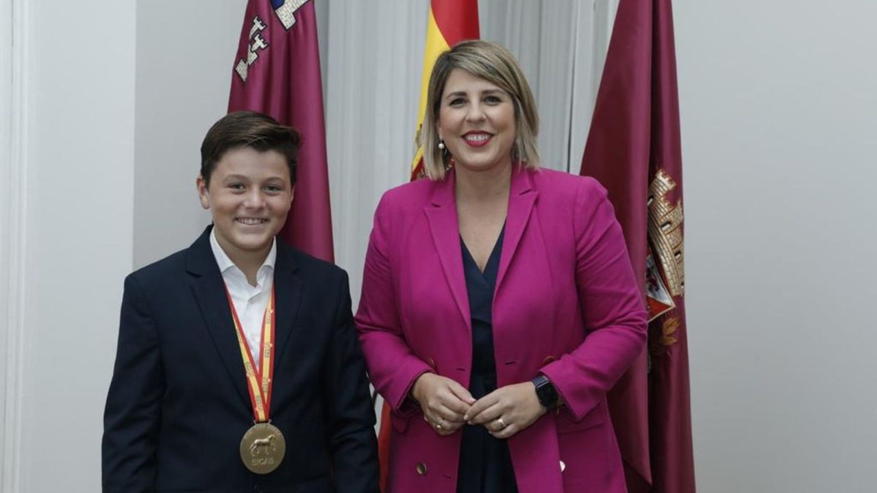 El campeón del mundo de Doma Clásica Alejandro Navarro, junto a Noelia Arroyo (foto: Ayto. CT)