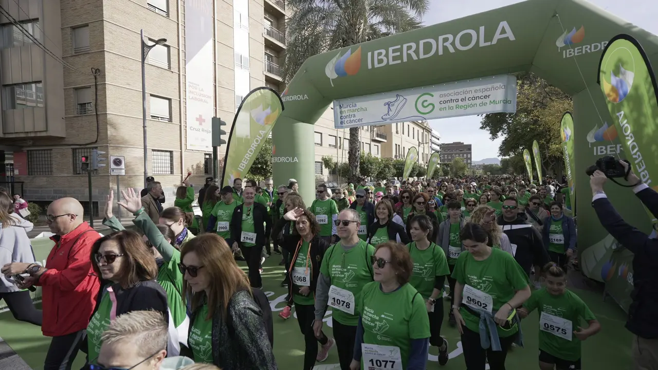 Participantes en la marcha &lsquo;Murcia en Marcha Contra el C&aacute;ncer&rsquo; (foto: Iberdrola)