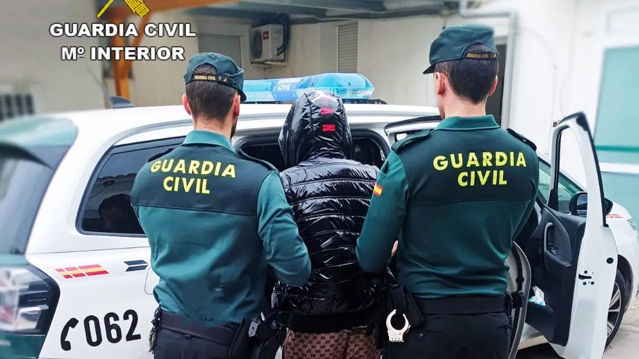 La Guardia Civil Detiene en Alquer&iacute;as a un joven por tentativa de homicidio y varios robos en viviendas y veh&iacute;culos (foto: Guardia Civil)