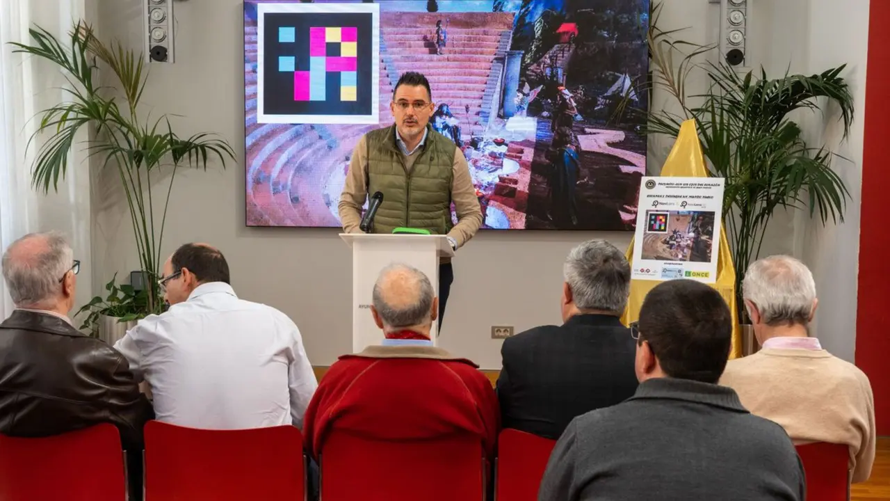 El concejal de Cultura de Cartagena, Carlos Pi&ntilde;ana, presenta el primer Bel&eacute;n accesible a personas con discapacidad visual