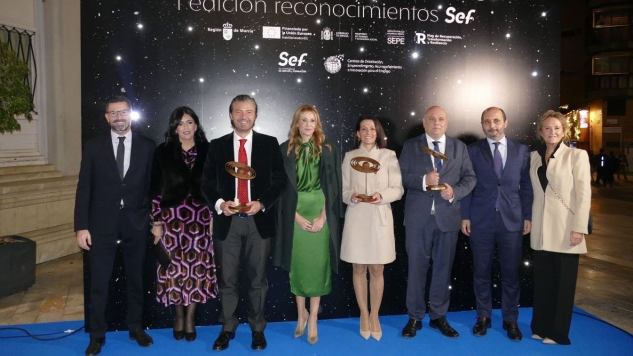 Los galardonados en los premios 'Universo de valores' del SEF (Foto: Ayto. CT)