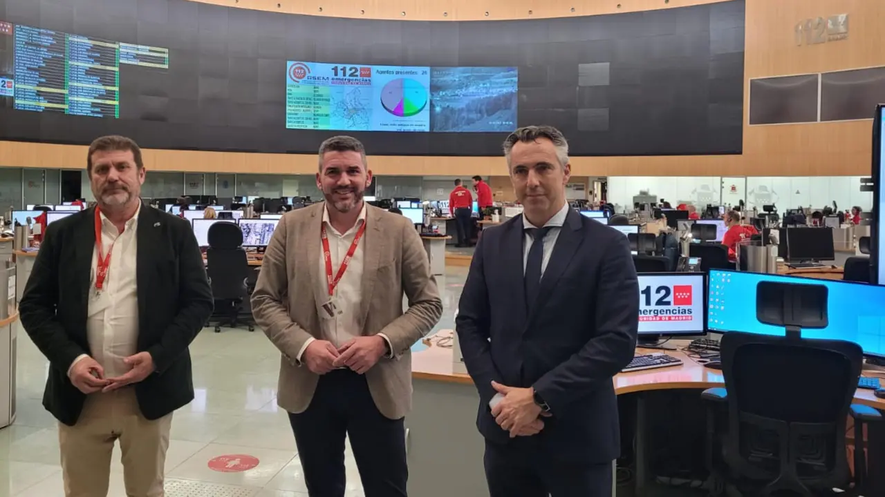 El Luengo visit&oacute; esta tarde las instalaciones de la Agencia de Seguridad y Emergencias Madrid 112 (Foto: CARM)
